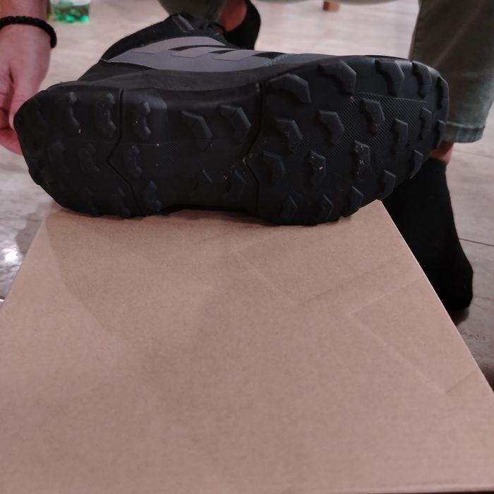 Продавам зимни обувки Adidas Terrex