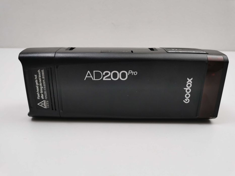 Преносима светкавица Godox AD200 Pro