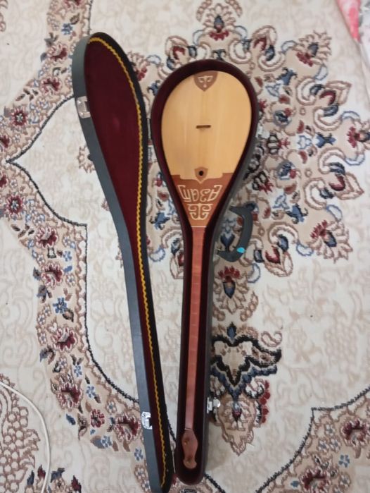 Гитара и  домбыра  продам