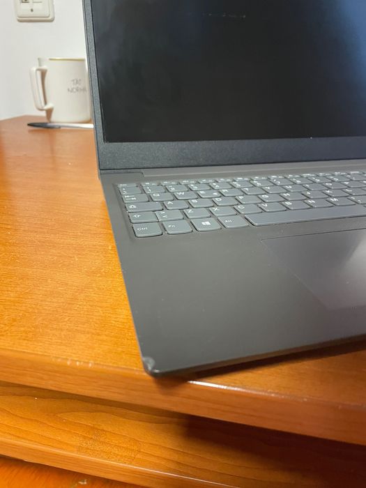 Vând sau schimb leptop Lenovo