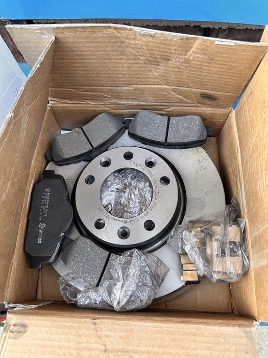 Set complet discuri+placute Brembo