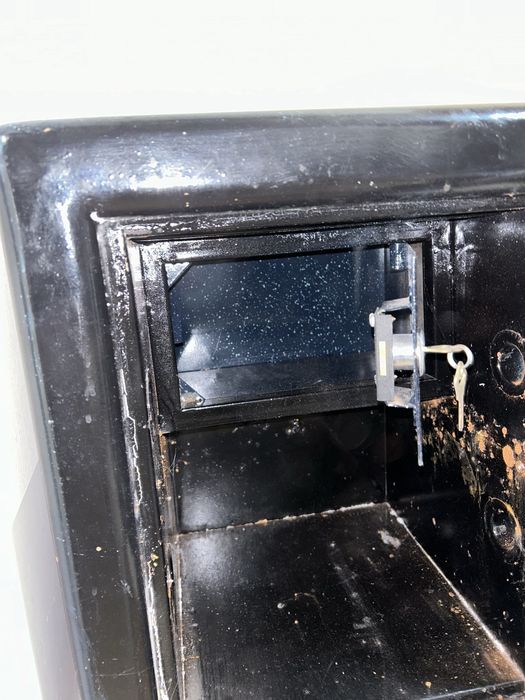 Бронированный сейф