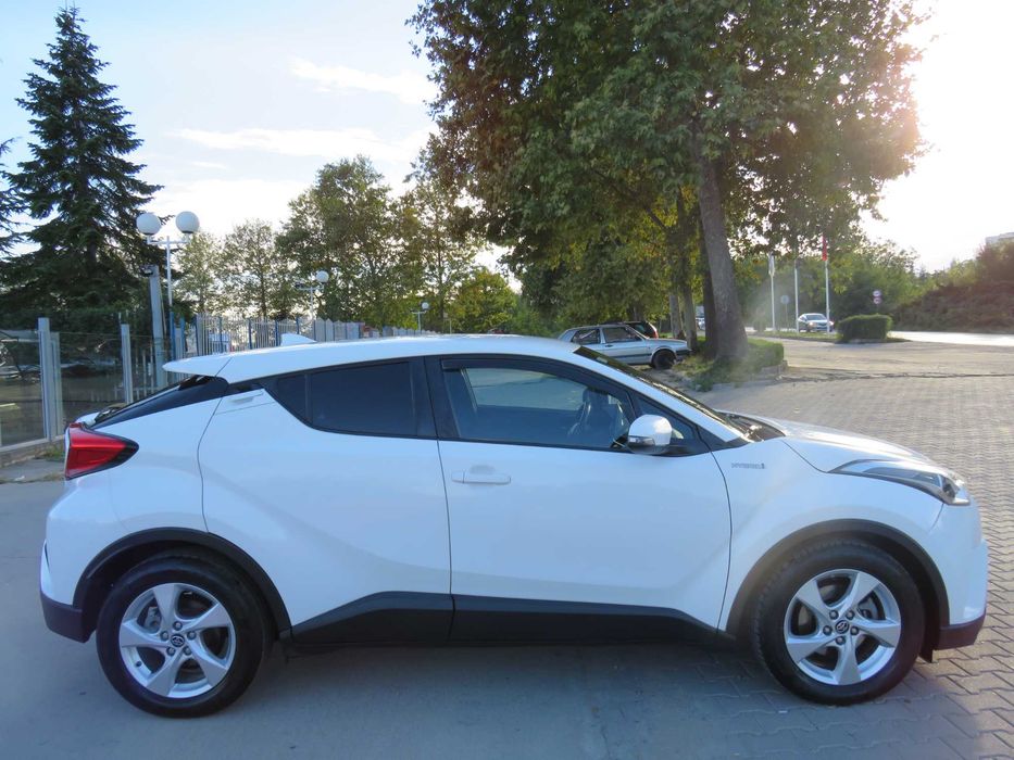 Toyota C-HR Hybrid Keyless сервизна история