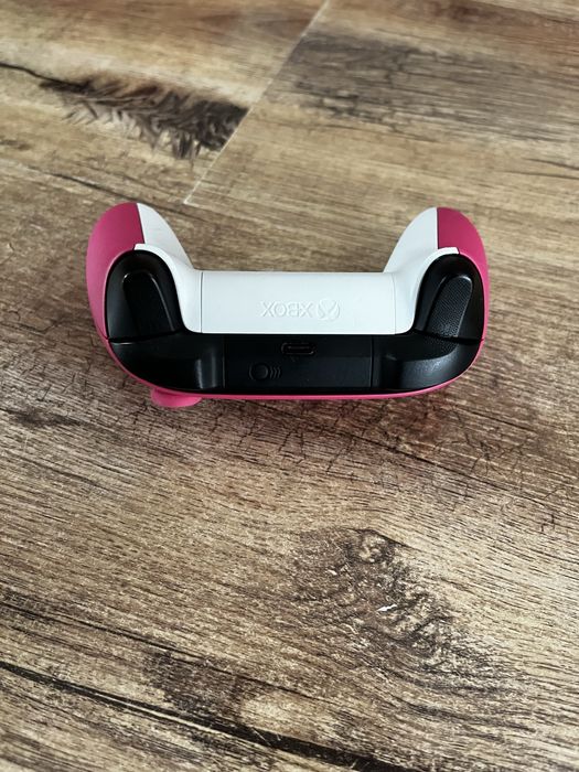 Беспроводной Microsoft Xbox Wireless Controller в цвете Deep Pink