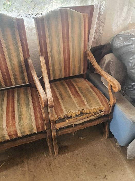Vand 2 scaune vintage cu brate