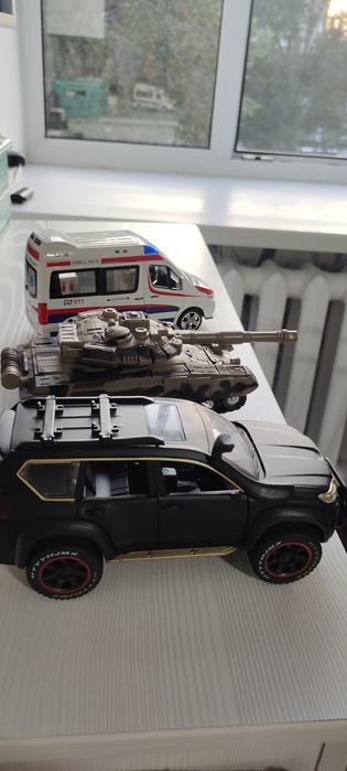 Продам машинки металлические