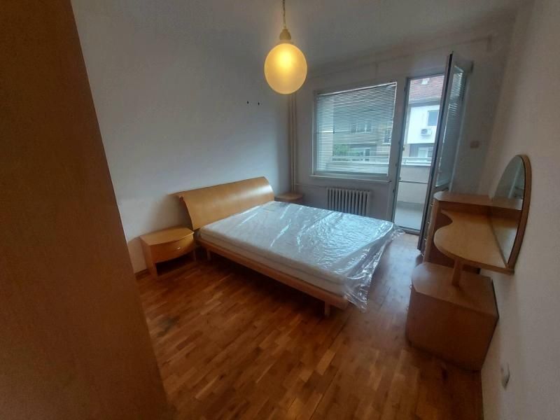 Дава се под наем Тристаен апартамент в София, Лозенец - 68 кв.м за 613 € - Снимка #3