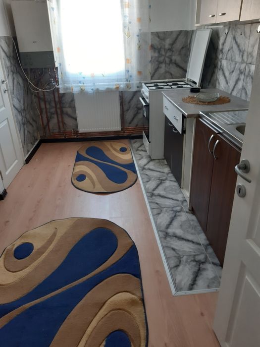 Închiriez apartament 2 camere decomandat