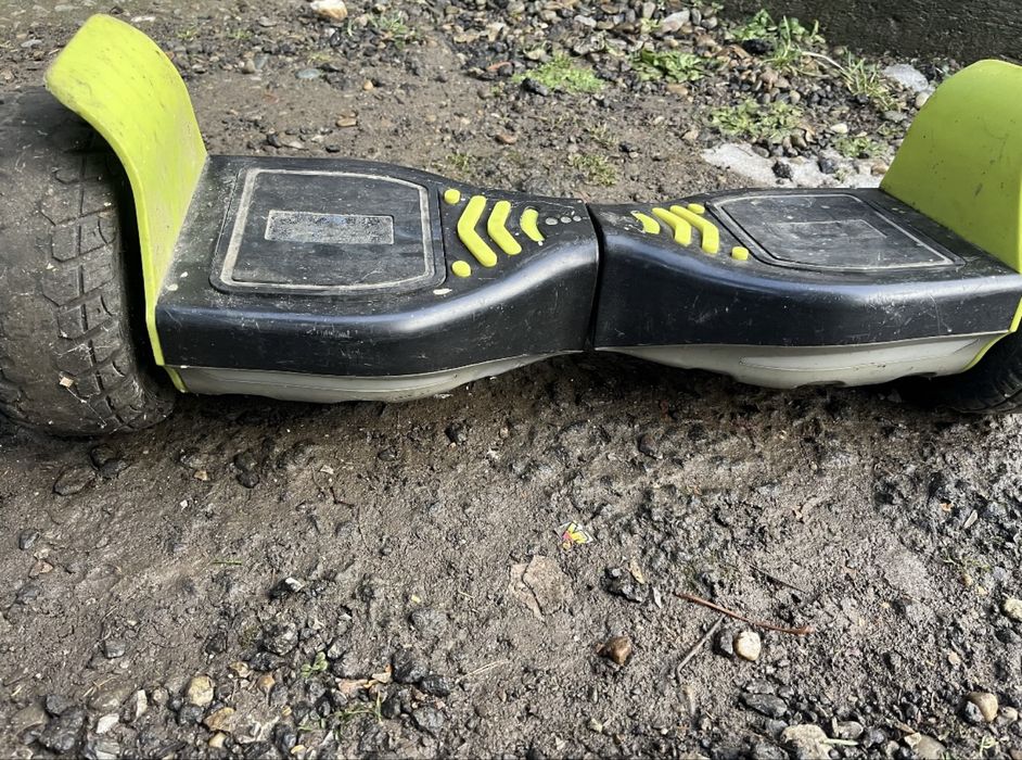 Vând hoverboard la un pret foarte bun.