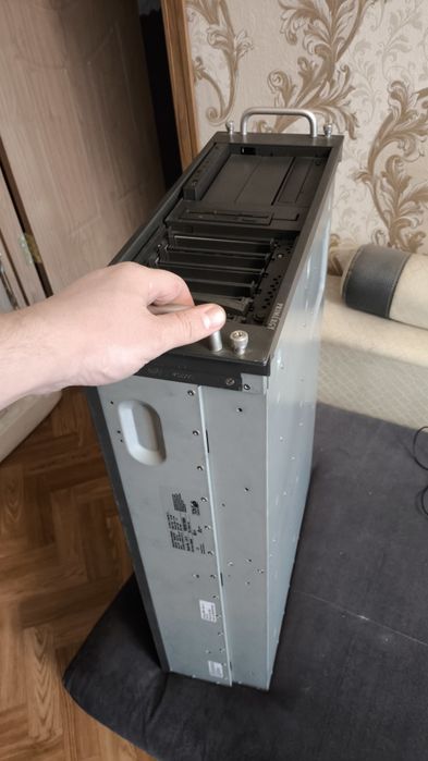 Продам Серверный корпус Fujitsu Primergy tx200