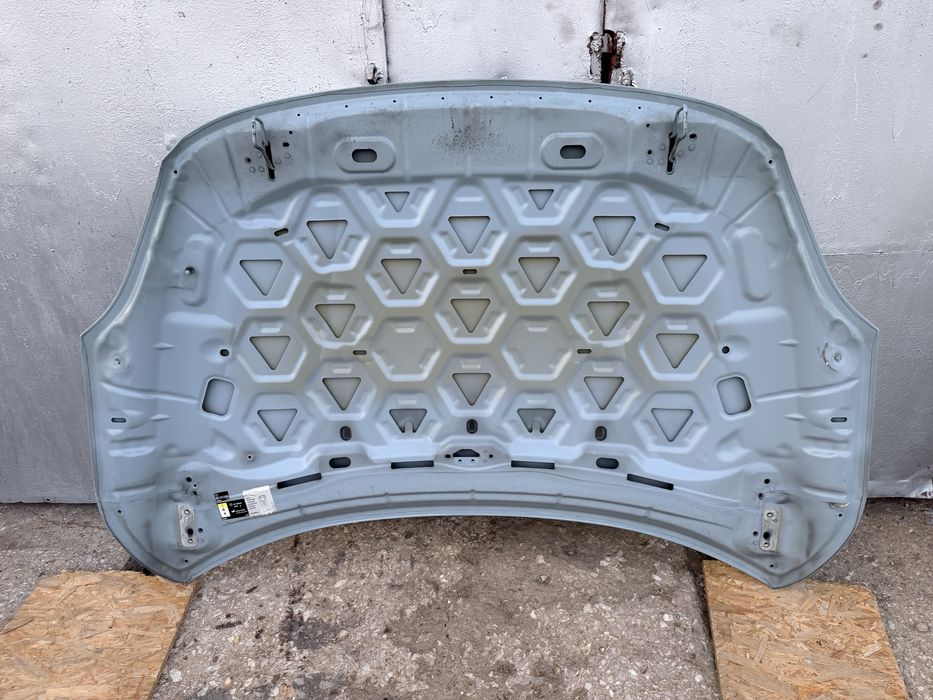 Преден капак за Volvo V40 Волво В40  2012-2019г