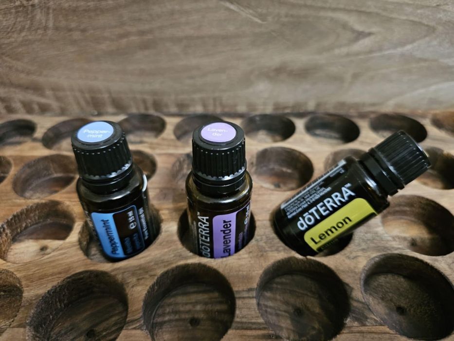 Ръчно изработена кутия от естествено дърво за шишенца с етерични масла