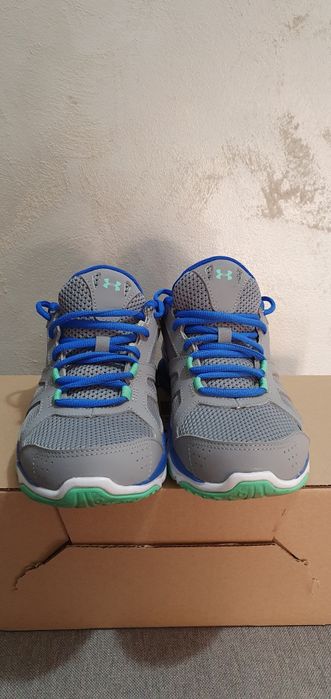 Adidasi Under Armour 40 impecabili