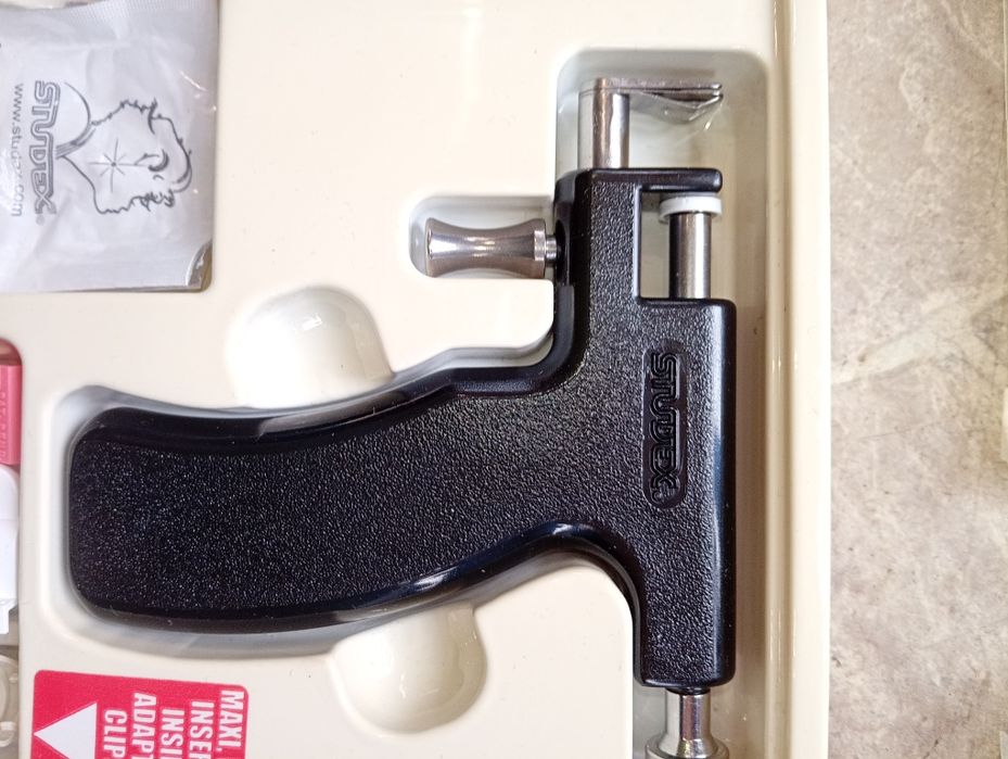 Пистолет за пробиване на дупки в уши.