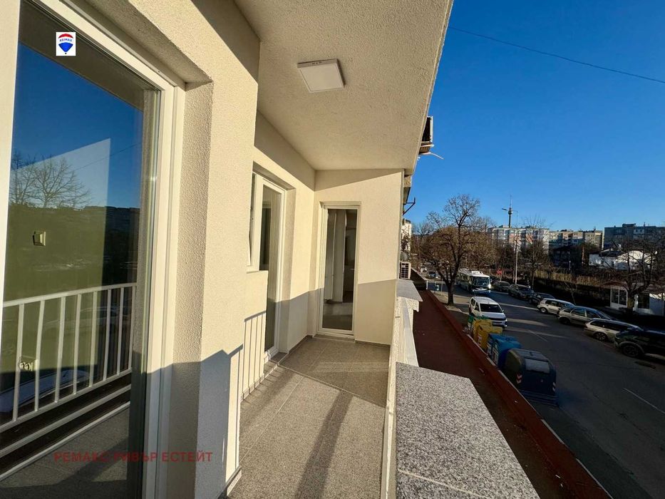 Ремонтиран двустаен апартамент за продажба кв. Широк център