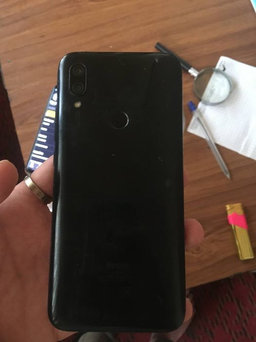 Срочно продам Redmi 7 на 32 гб