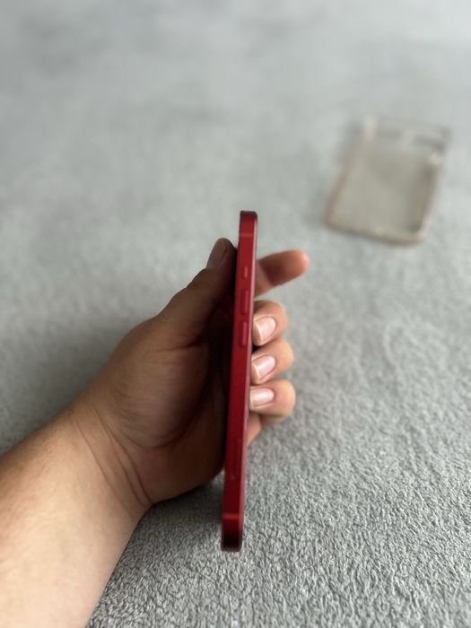Vând iphone 13 red edition!