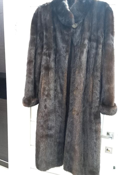 Норковая шуба продается