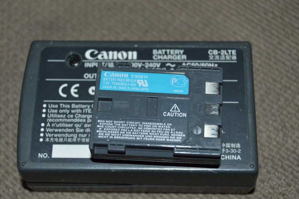 Aparat foto DSLR CANON EOS Rebel XTI (400D) + Obiectiv EF-S 18-55mm