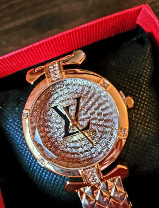 Брендовые часы Louis  Vitton