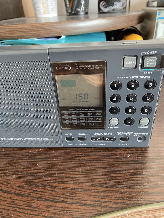 1xRadio multiband Sony ICF SW-7600. Made in Japan.