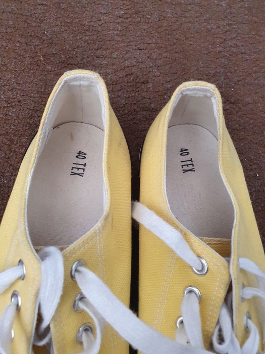 Vand 3 perechi tenesi Tex nr 40 purtati de cateva ori.