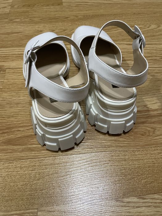 Продам женские туфли