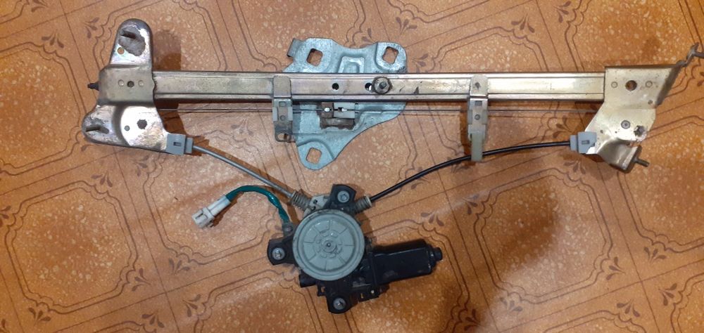 Стеклоподьемник пер.лев.тойота марк2