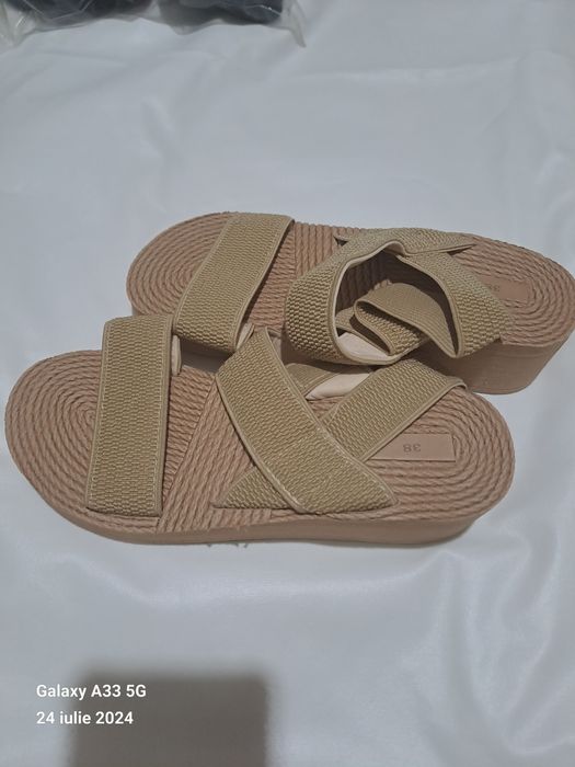 Sandale cu benzi elastice