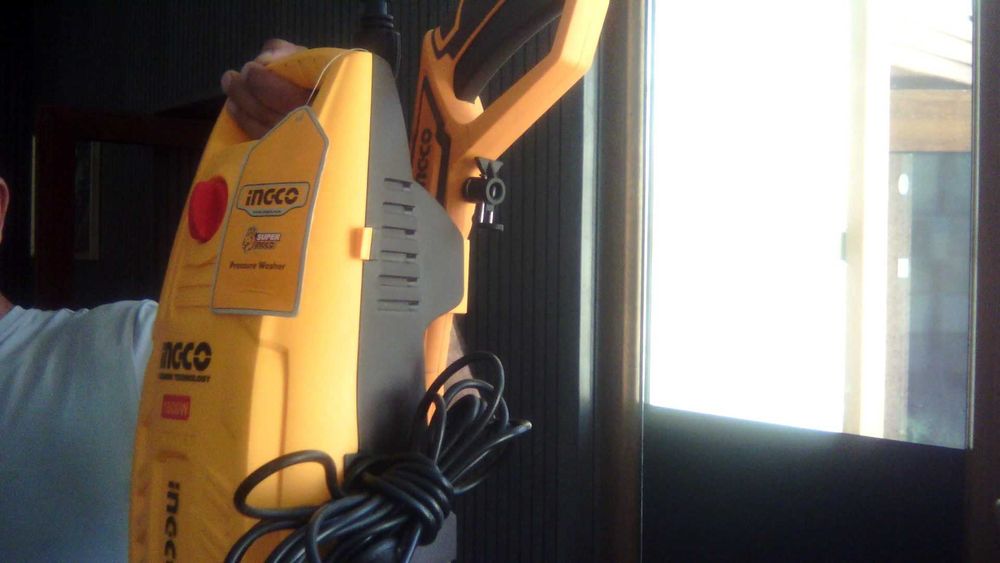 sotiladi srochna karcher 1600