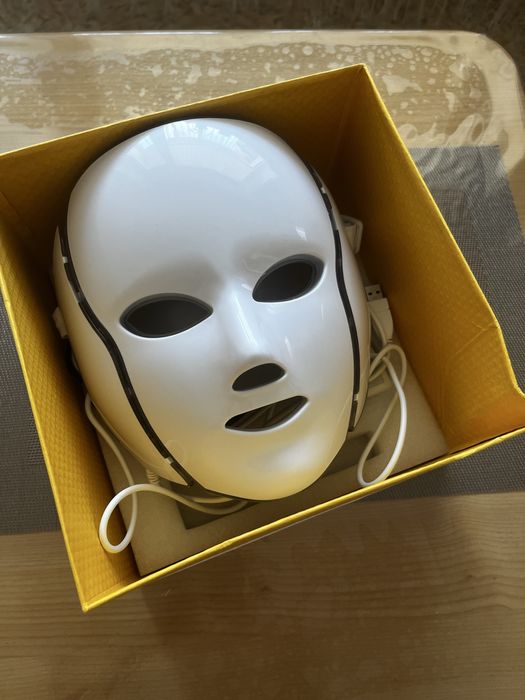 Светодиодная маска для лица