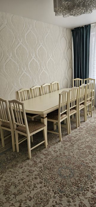 Стол состоянии стульями