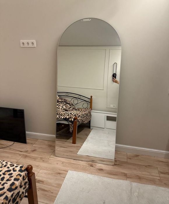 Просто зеркало с поставкой