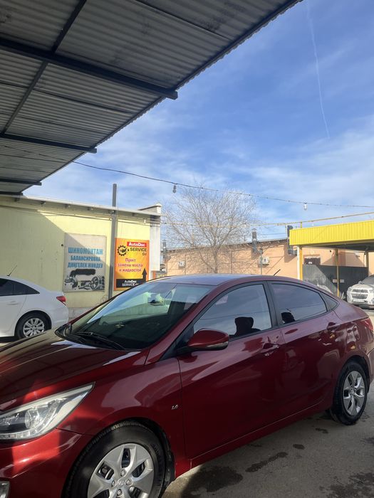 Hyundai Accent машина