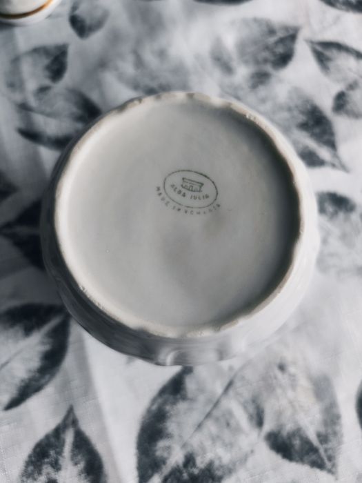 Порцеланов комплект за чай.