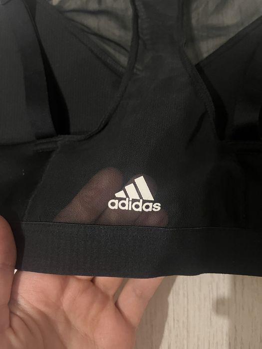 Adidas черно спортно бюстие S/M фитнес топ