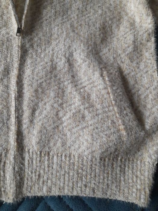 Жилетка с цип и качулка М/L 60 лв.