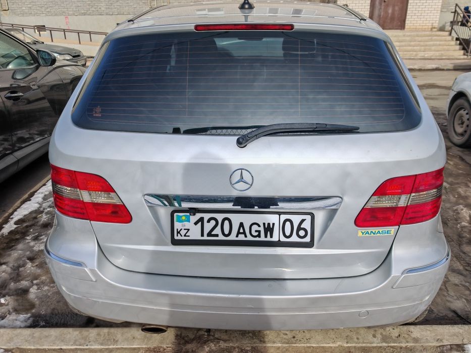 Легковой автомобиль