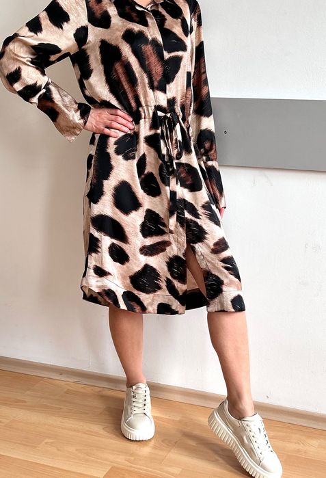 Страхотна женствена секси рокля на бутиковия бранд Karmamia