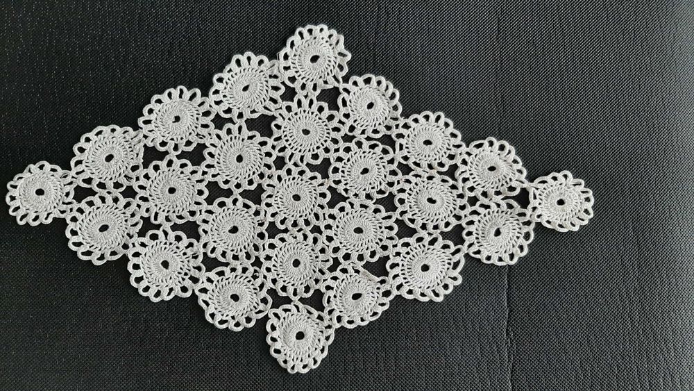 Ръчно плетени карета за маса