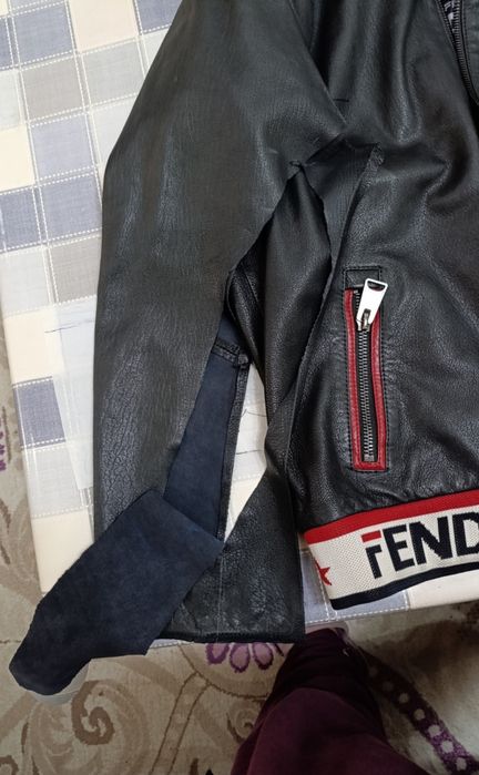 Ремонт кожаных курток и любых курток.