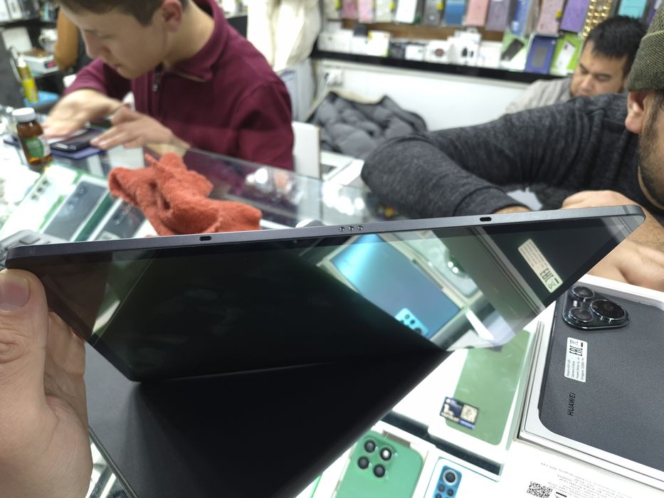 Samsung Tab S8 Plus 8/128 gb sotiladi