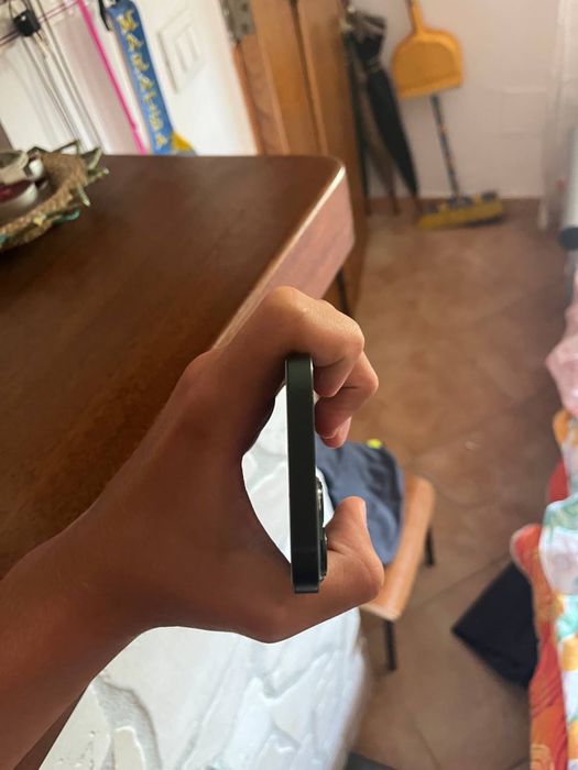 Продам iphone 13