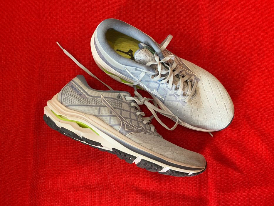 Mizuno оригинални маратонки 41 размер