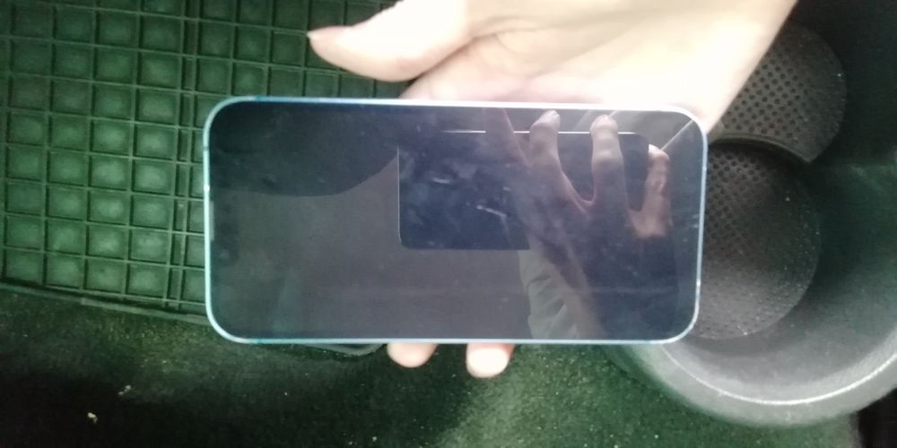 Продам IPhone 13