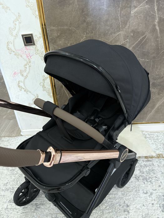 Почти новая коляска kidilo d900