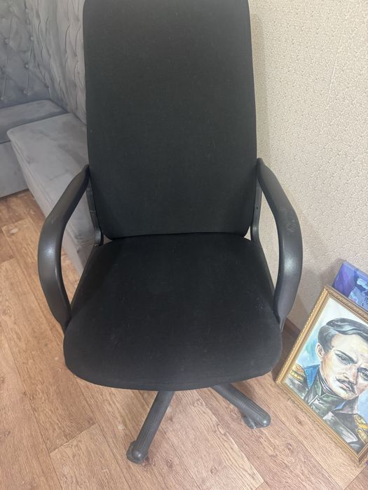 Офисное кресло продается