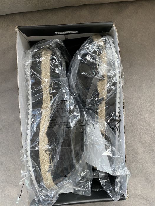 Нови чехли на платформа