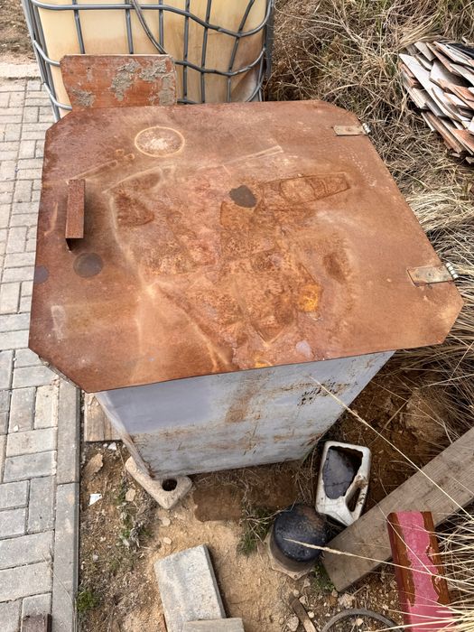 Продам бак для мусара