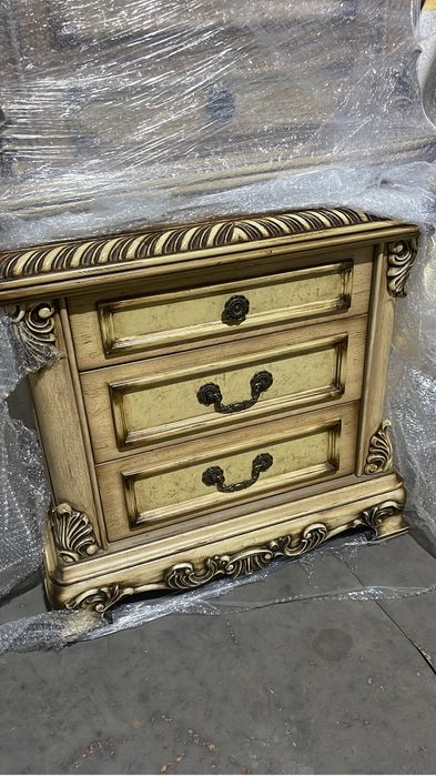 Продам спальный гарнитур